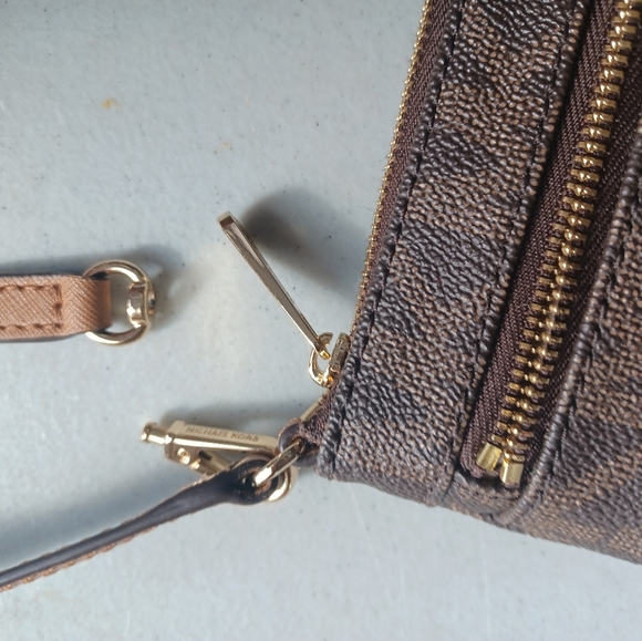MK large wristlet - Picture 4 of 7
